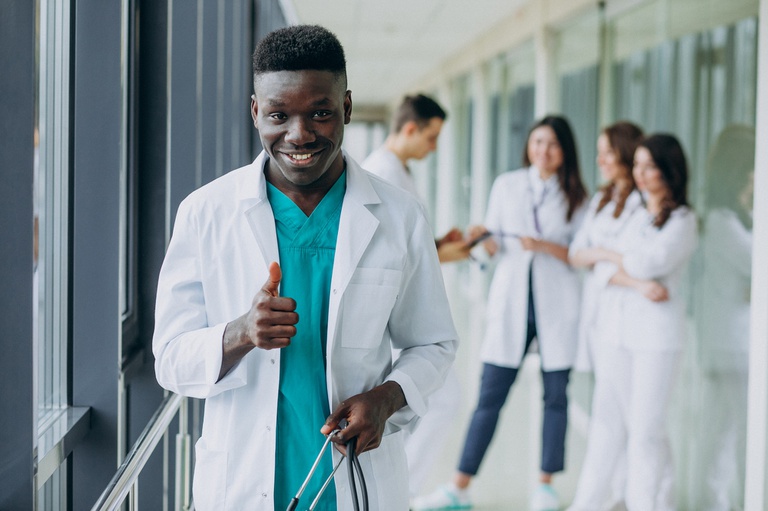 EBSERH PUBLICA EDITAIS DO ENARE 2023 COM MAIS DE CINCO MIL VAGAS EM RESIDÊNCIA MÉDICA, UNI E MULTIPROFISSIONAL Foto: Divulgação