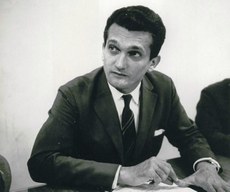 Celso Furtado foi um dos mais importantes economistas do país, autor do livro Formação Econômica do Brasil, que teve alcance mundial e foi traduzido para oito idiomas. O centenário do intelectual será no próximo domingo (26).  Foto: Autor Desconhecido