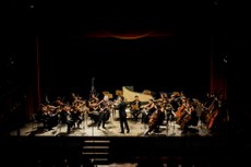 As bailarinas Valéria Vicente e Thaismary Ribeiro acompanharão a banda com passos de frevo. Foto: Divulgação